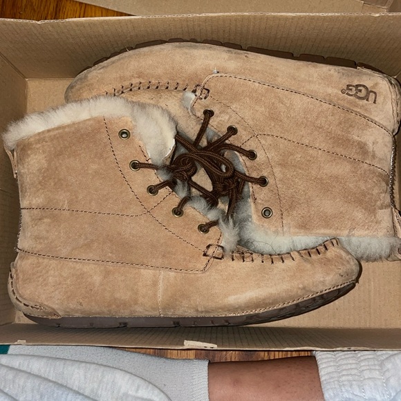 Uggs - Picture 1 of 3